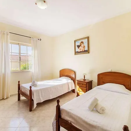 Casa Camarinha Holiday home *